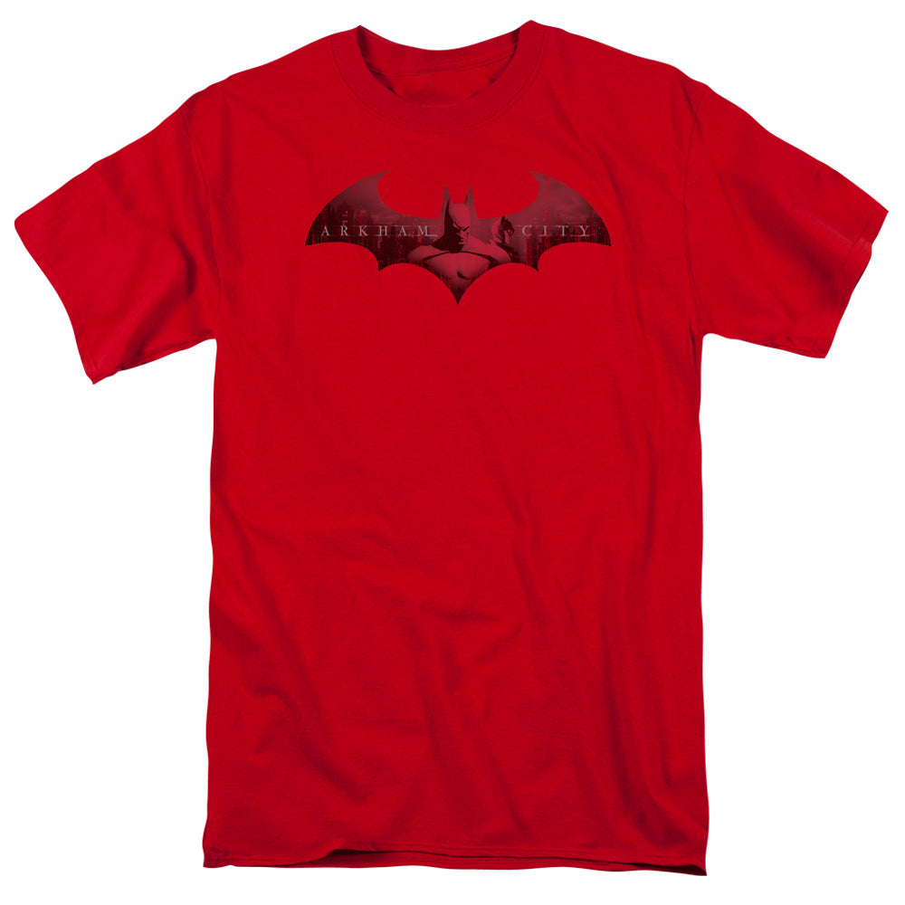 BATMAN ARKHAM CITY/IN THE CITY - S/S ADULT 18/1 - RED