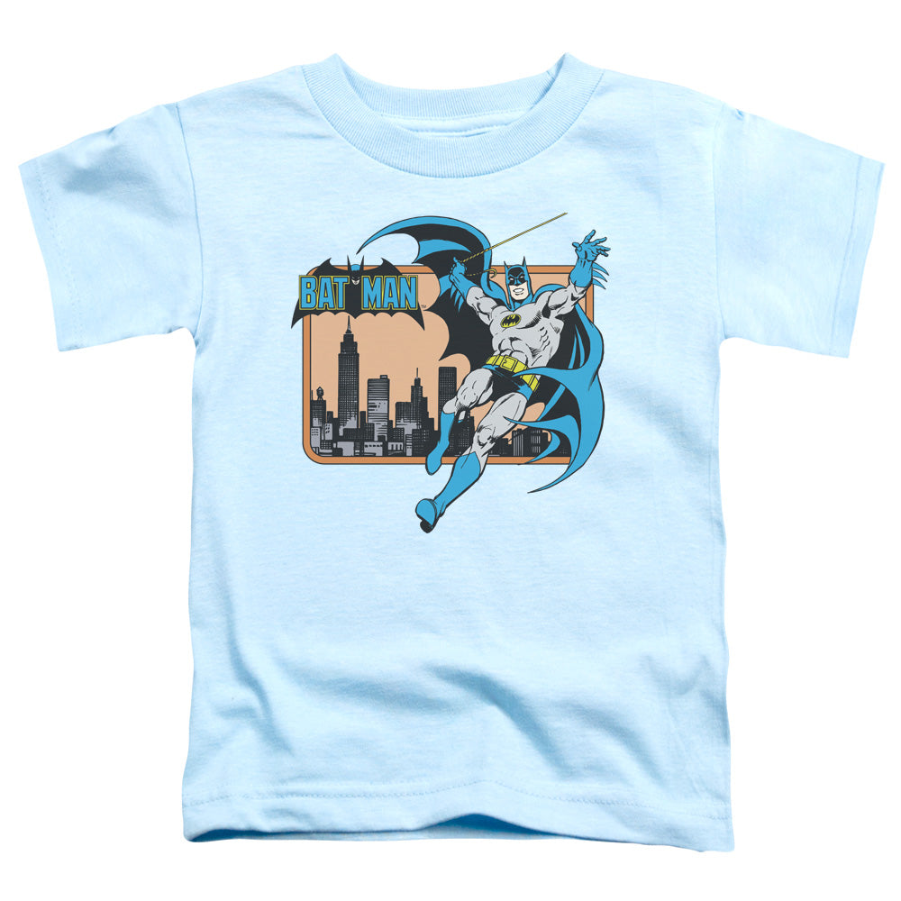 DC BATMAN/BATMAN IN THE CITY - S/S TODDLER TEE - LIGHT BLUE