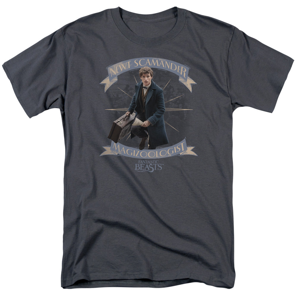FANTASTIC BEASTS/NEWT SCAMANDER - S/S ADULT 18/1 - CHARCOAL
