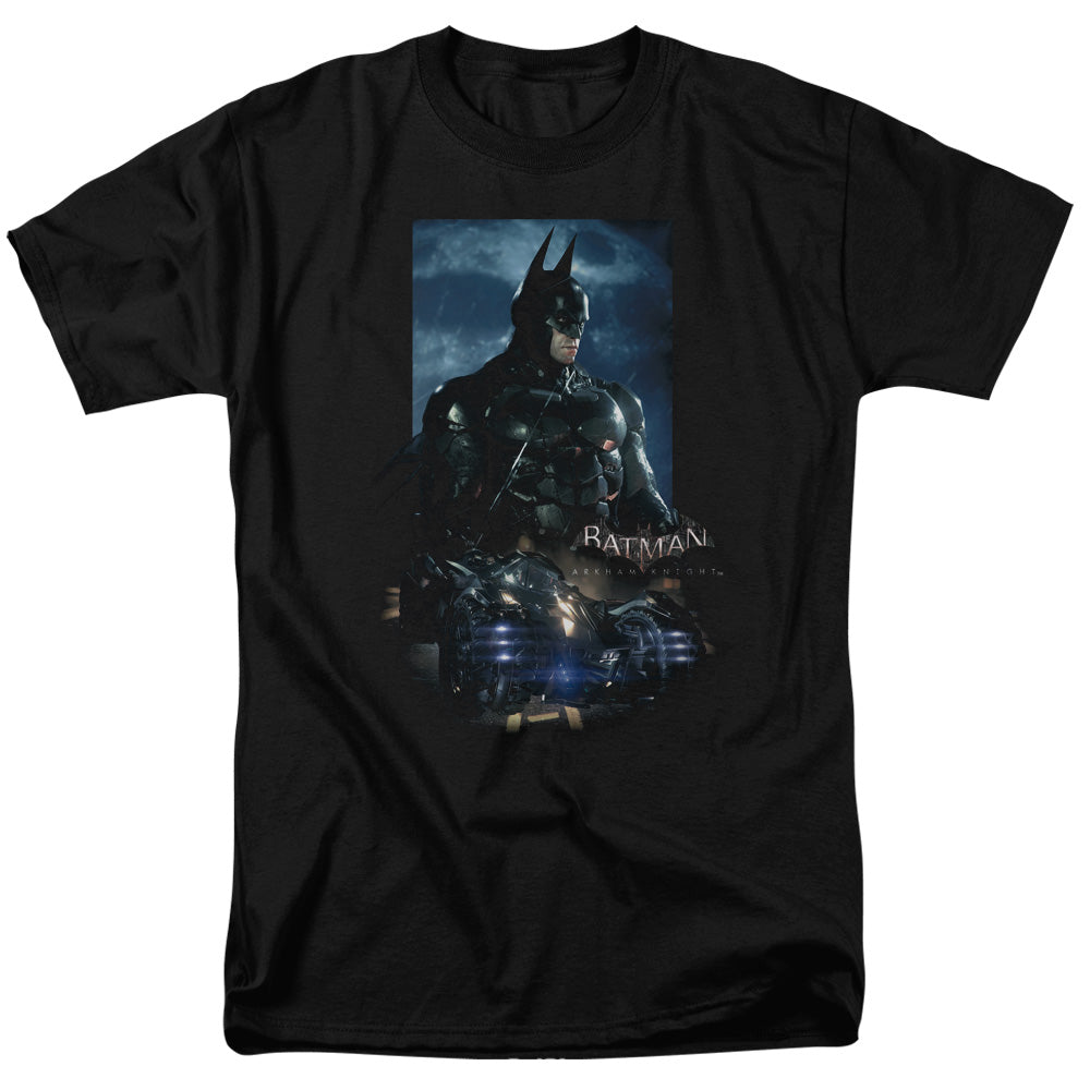 BATMAN ARKHAM KNIGHT/BATMOBILE - S/S ADULT 18/1 - BLACK