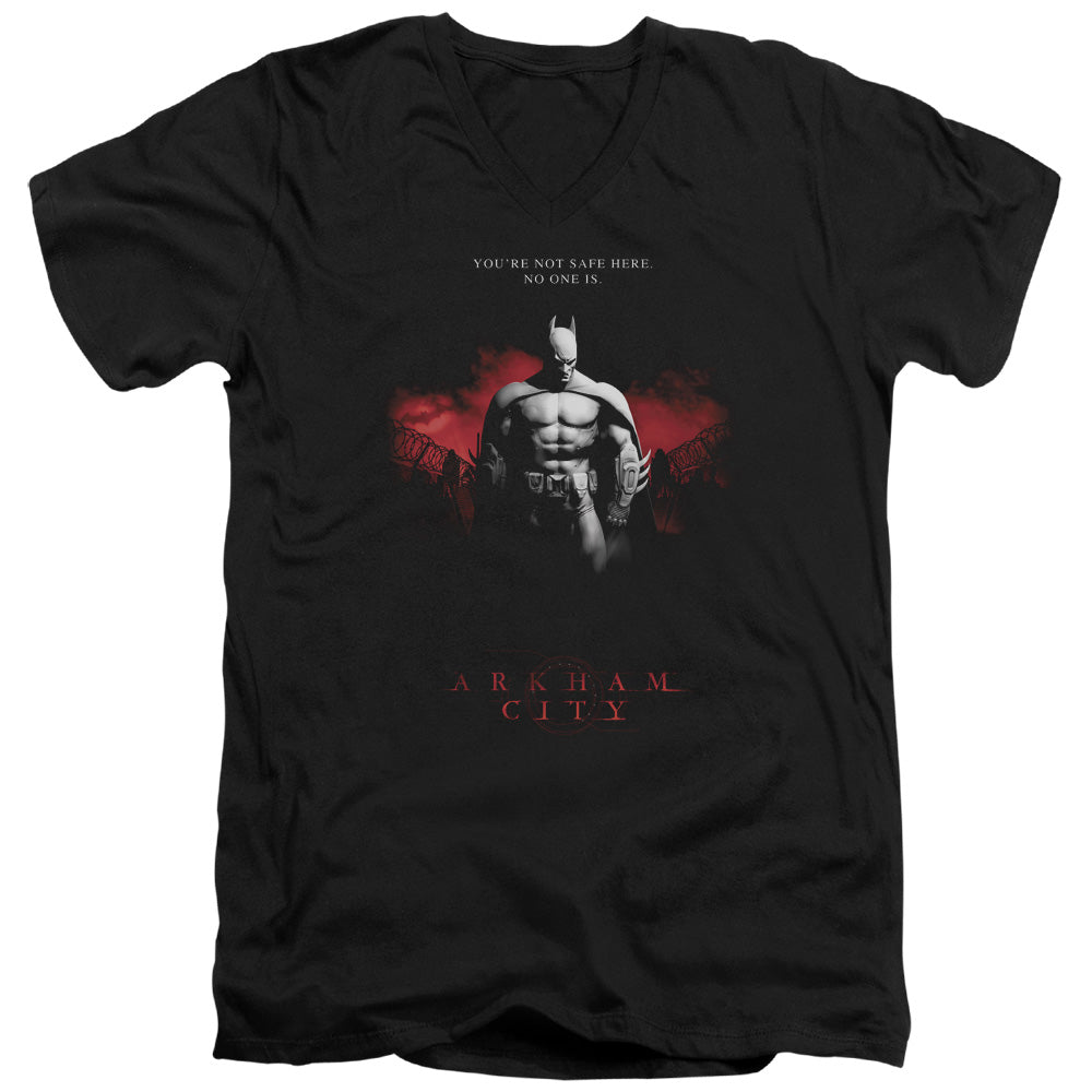BATMAN ARKHAM CITY/STANDING STRONG - S/S ADULT V-NECK 30/1 - BLACK