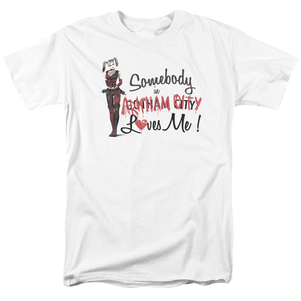 BATMAN ARKHAM CITY/SOMEBODY LOVES ME - S/S ADULT 18/1 - WHITE