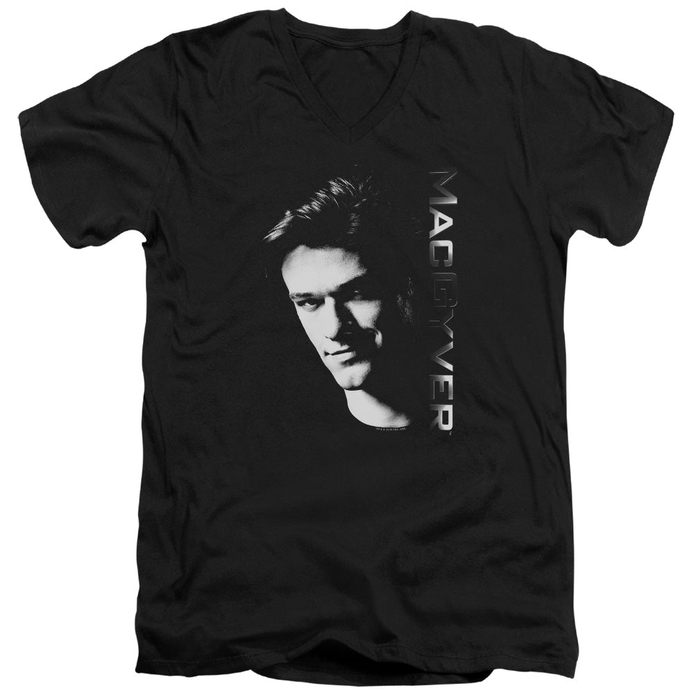 MACGYVER/FACE - S/S ADULT V-NECK 30/1 - BLACK